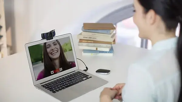 Веб камера Logitech Webcam C920S PRO HD 1080p (960-001252) - фото - №4